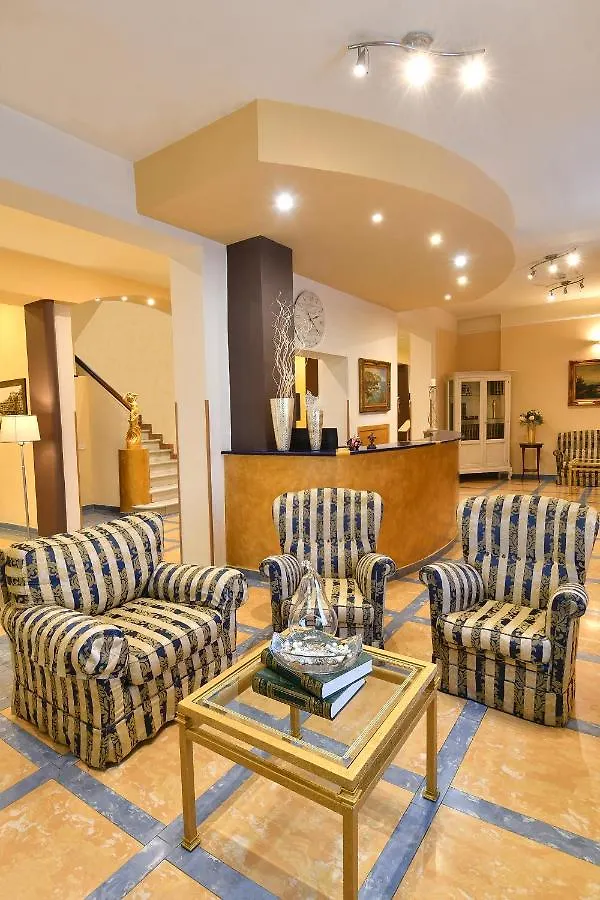 מונטה קטיני טרמה Hotel Butterfly
