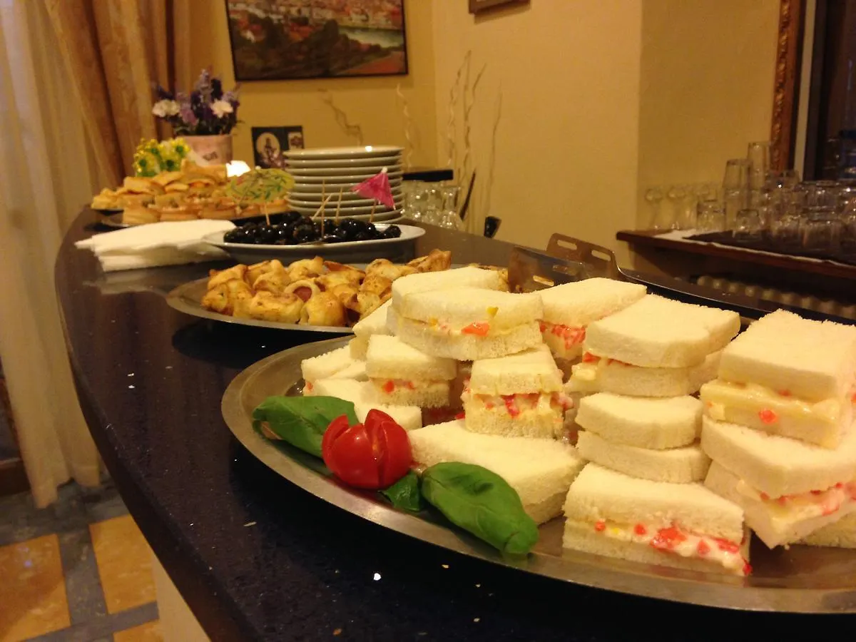 מונטה קטיני טרמה Hotel Butterfly 3*, מונטה קטיני טרמה
